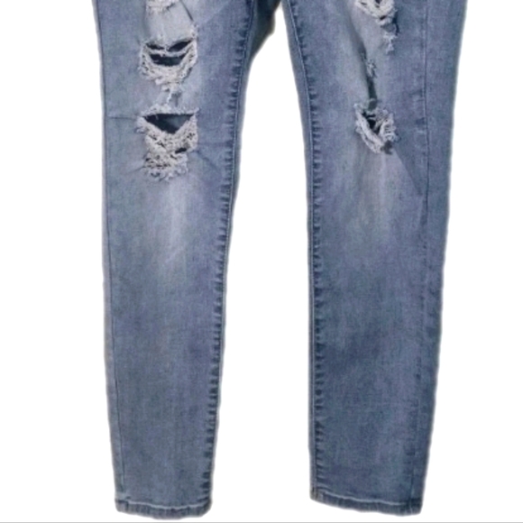 NWOT Distressed Jeans 15/32W - Picture 2 of 4